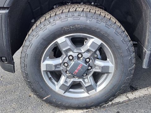 New 2026 GMC Sierra 2500 SLT w/ SLT Premium Package image 6