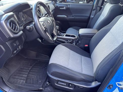 Used 2020 Toyota Tacoma TRD Sport image 13