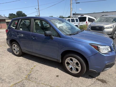 Used 2017 Subaru Forester 2.5i AWD/4WD image 3