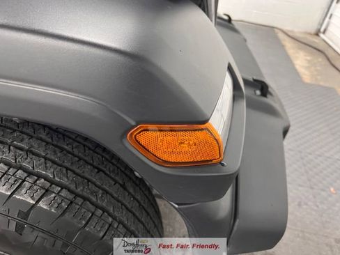 Used 2025 Jeep Wrangler Unlimited Sport AWD/4WD image 10