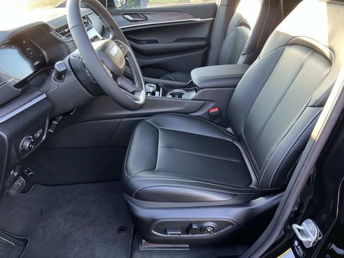 New 2025 Jeep Grand Cherokee L Limited w/ Black Appearance Package image 11