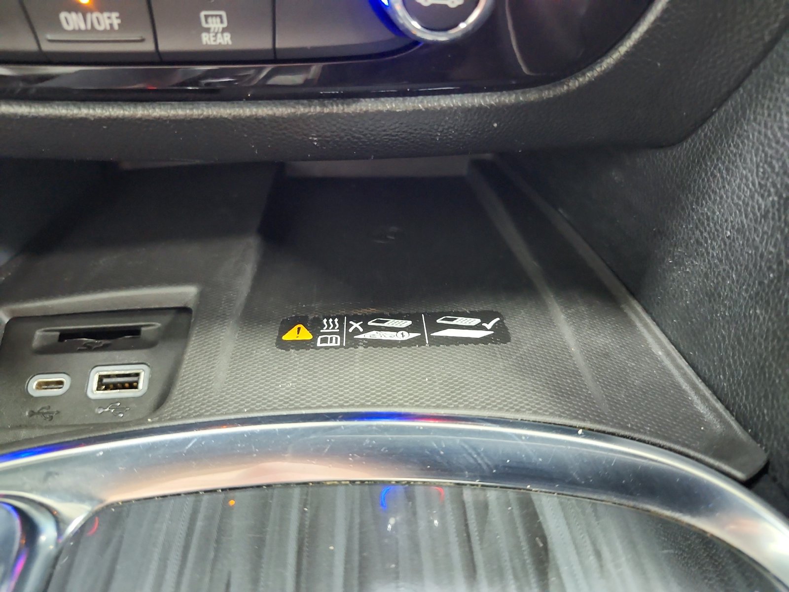 Used 2024 Buick Enclave Essence FWD image 31