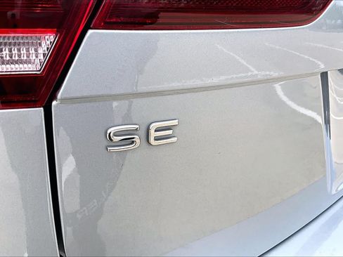 Used 2022 Volkswagen Tiguan SE FWD image 28