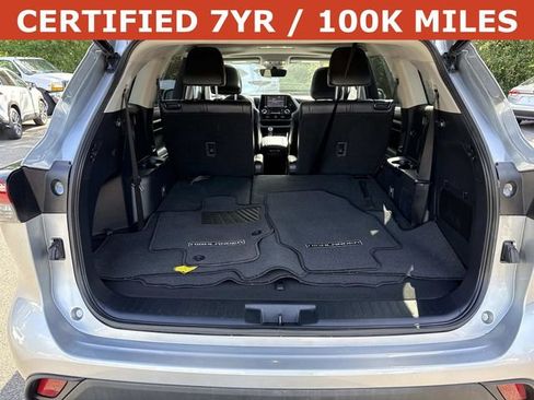 Used 2022 Toyota Highlander XLE AWD/4WD image 12