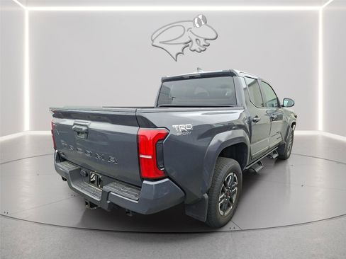 Used 2025 Toyota Tacoma TRD Sport AWD/4WD image 4