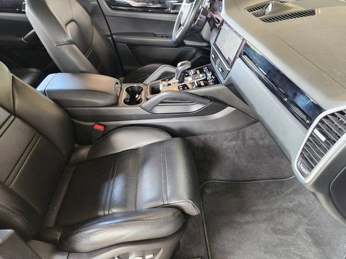 Used 2019 Porsche Cayenne AWD/4WD image 15