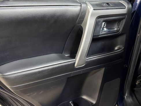 Used 2015 Toyota 4Runner SR5 AWD/4WD image 35