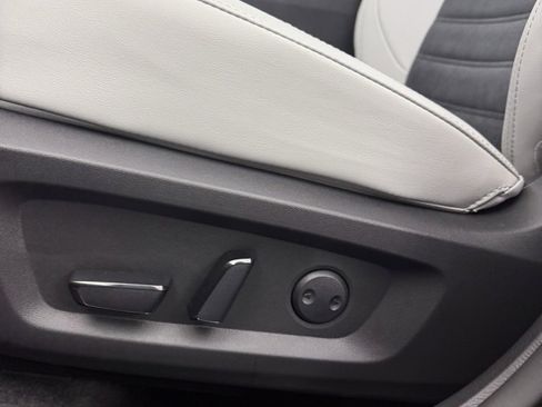 New 2025 Mitsubishi Outlander SE image 14