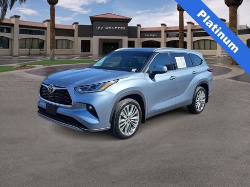 Used 2023 Toyota Highlander Platinum FWD image 4