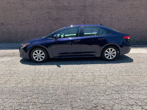Used 2024 Toyota Corolla LE FWD image 2