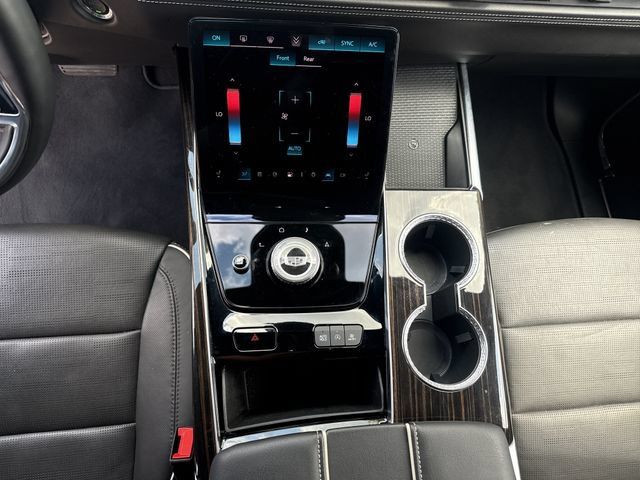 Certified 2026 Cadillac Escalade Luxury AWD/4WD image 18