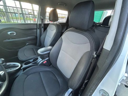 Used 2019 Kia Soul + FWD image 5