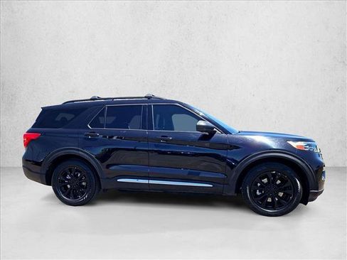 Used 2020 Ford Explorer XLT w/ Equipment Group 202A RWD image 9