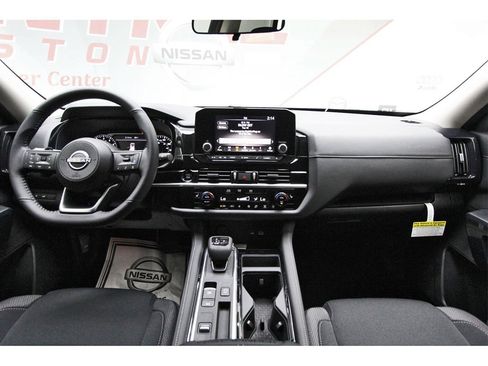 New 2025 Nissan Pathfinder SV image 7