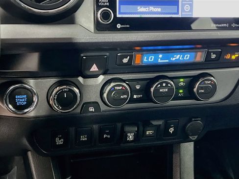 Certified 2020 Toyota Tacoma TRD Off-Road w/ Technology Package AWD/4WD image 14