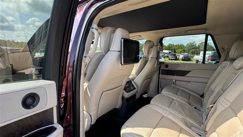 Used 2018 Lincoln Navigator Reserve w/ Technology Package AWD/4WD image 37