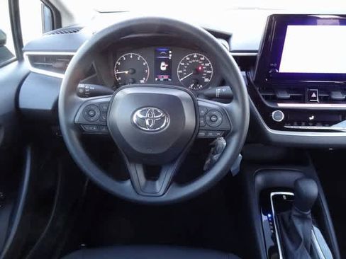 Used 2025 Toyota Corolla LE image 10
