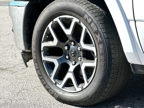 Used 2025 RAM 1500 Laramie AWD/4WD image 11