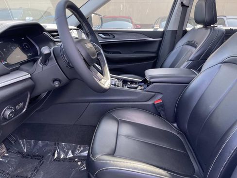 Used 2023 Jeep Grand Cherokee L Limited w/ Luxury Tech Group II AWD/4WD image 19