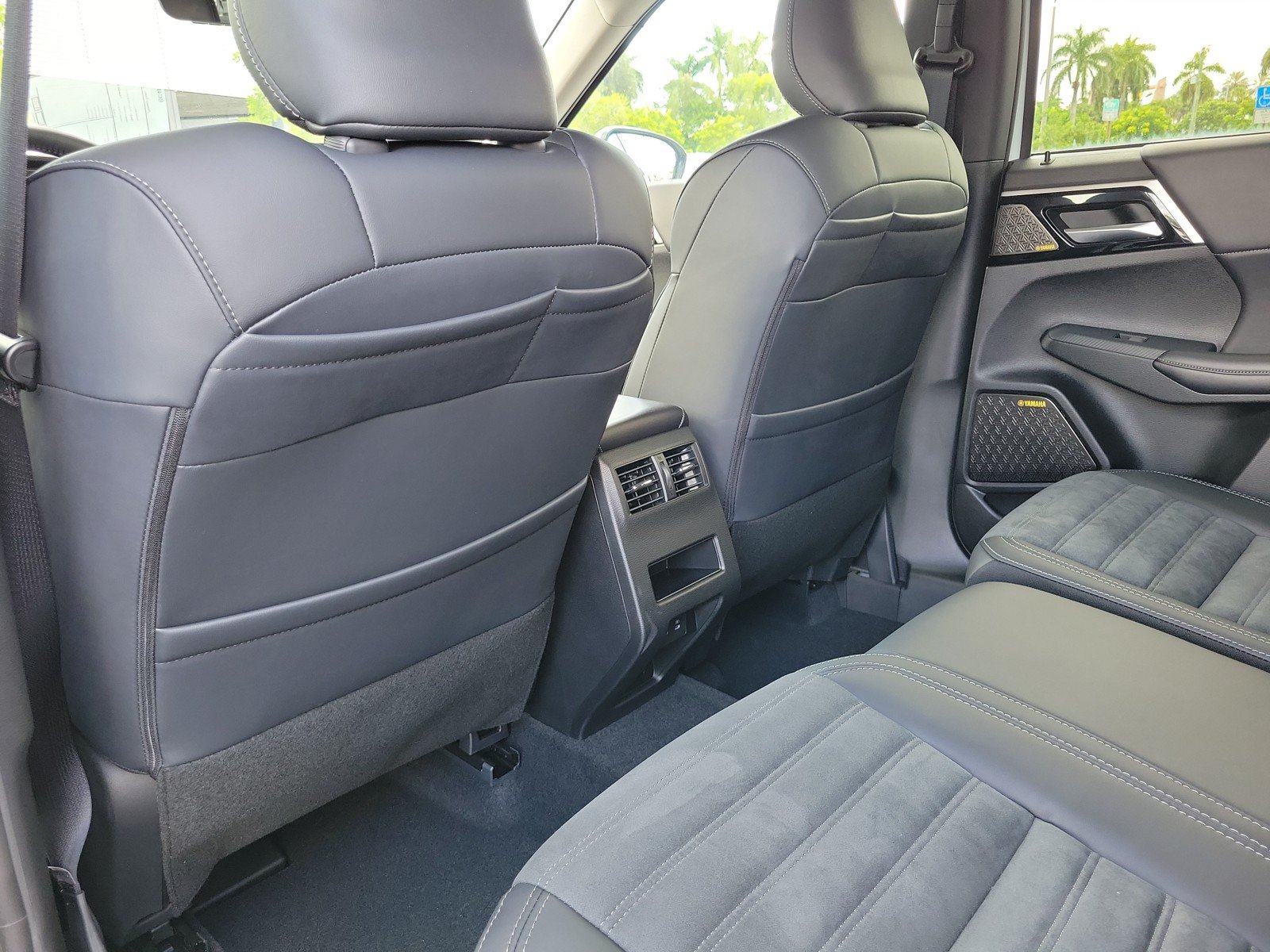 New 2026 Mitsubishi Outlander SE FWD image 15
