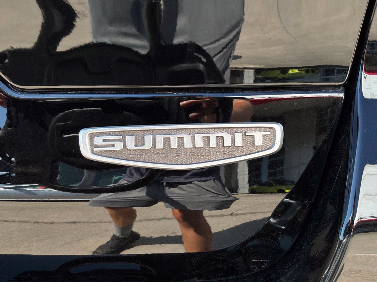 Used 2025 Jeep Grand Cherokee Summit AWD/4WD image 10