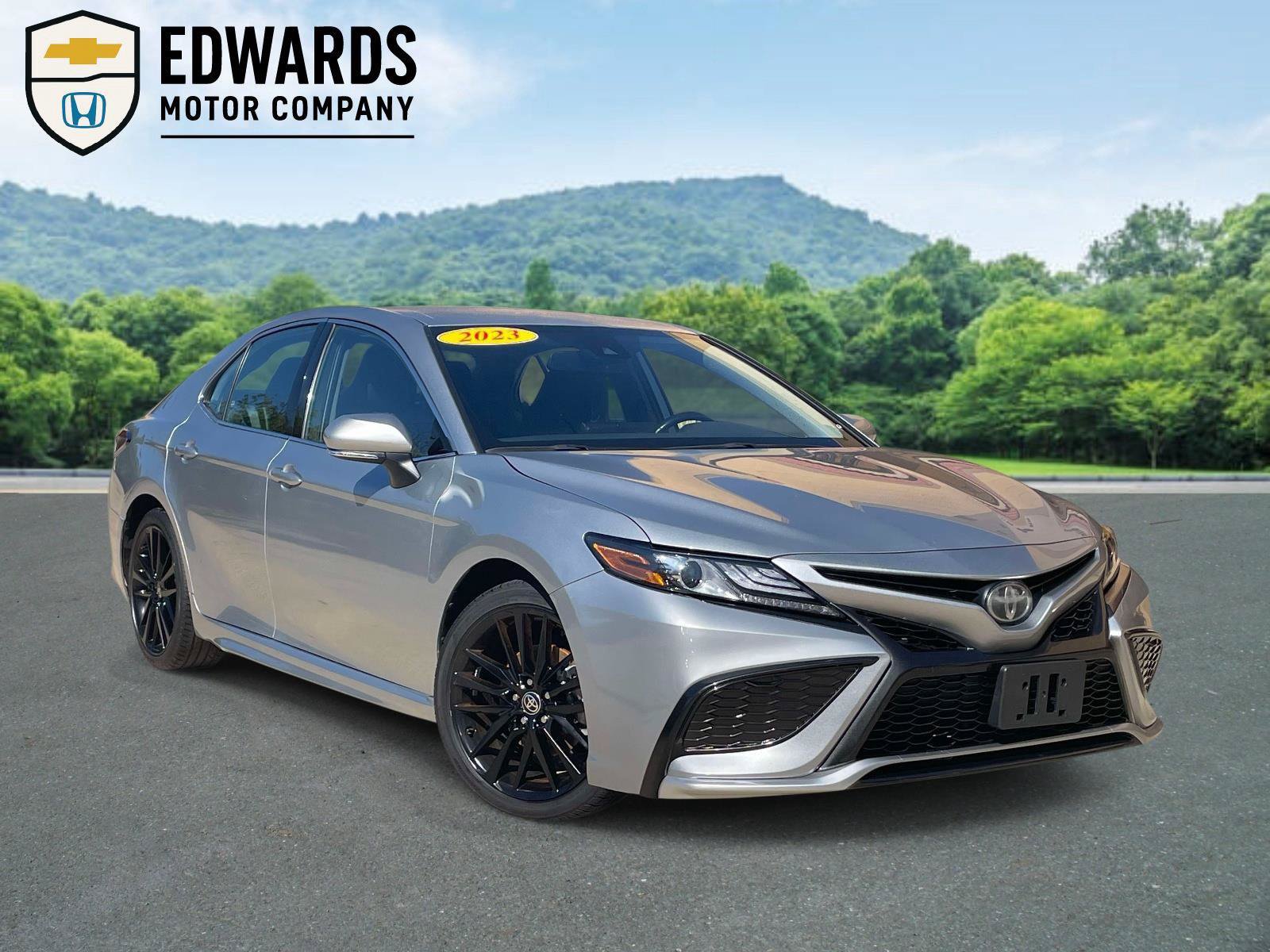Used 2023 Toyota Camry XSE FWD image 1