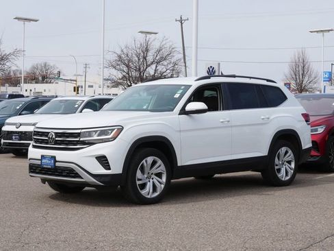 Certified 2023 Volkswagen Atlas SE image 3