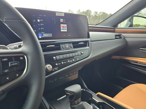 Used 2025 Lexus ES 350 w/ Premium Package image 23