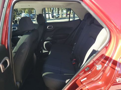 Used 2024 Hyundai Venue SEL image 9