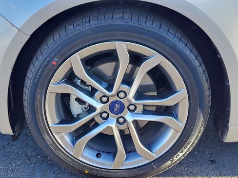 Used 2017 Ford Fusion SE w/ Equipment Group 201A image 25