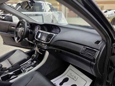 Used 2017 Honda Accord EX-L image 18