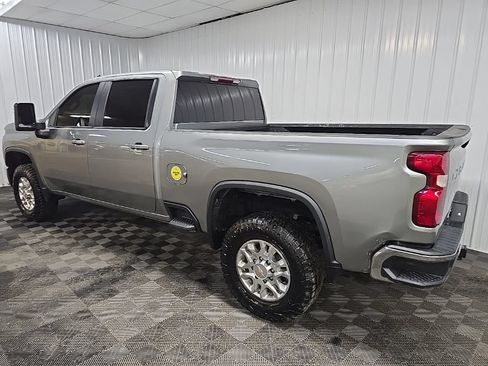 Used 2024 Chevrolet Silverado 3500 LT AWD/4WD image 9
