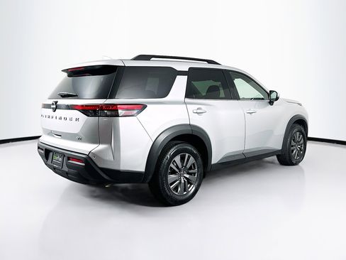 Used 2024 Nissan Pathfinder SV image 9