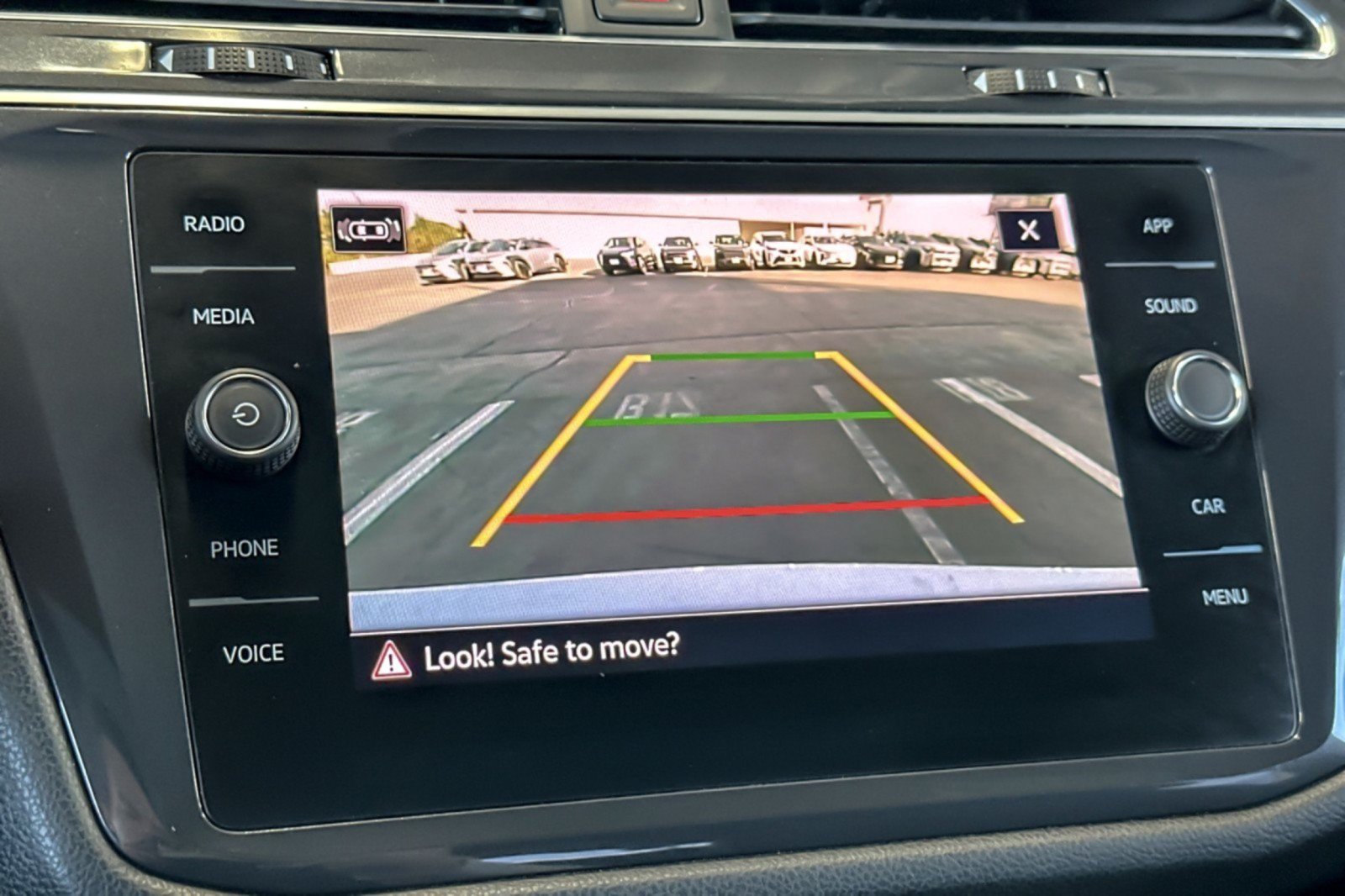 Used 2021 Volkswagen Tiguan SE R-Line AWD/4WD image 18