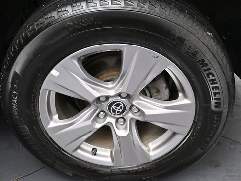 Used 2022 Toyota RAV4 XLE w/ XLE Grade Weather Package image 39