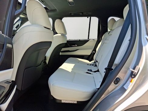 Used 2026 Lexus LX 600 4WD w/ Luxury Package image 8