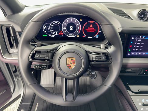 Used 2026 Porsche Cayenne AWD/4WD image 18
