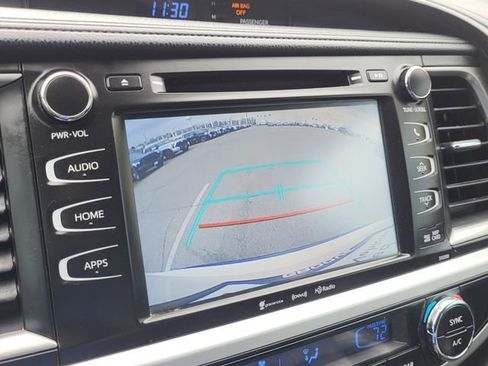 Used 2019 Toyota Highlander SE image 24