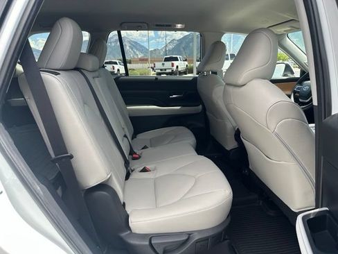 Used 2025 Toyota Grand Highlander AWD image 28