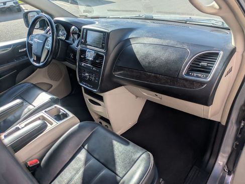 Used 2015 Chrysler Town & Country Touring w/ Driver Convenience Group FWD image 35