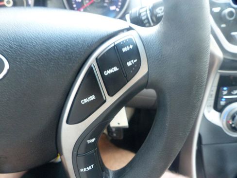 Used 2013 Hyundai Elantra GLS w/ Preferred Pkg FWD image 28