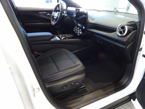 Used 2024 Chevrolet Blazer EV LT image 21