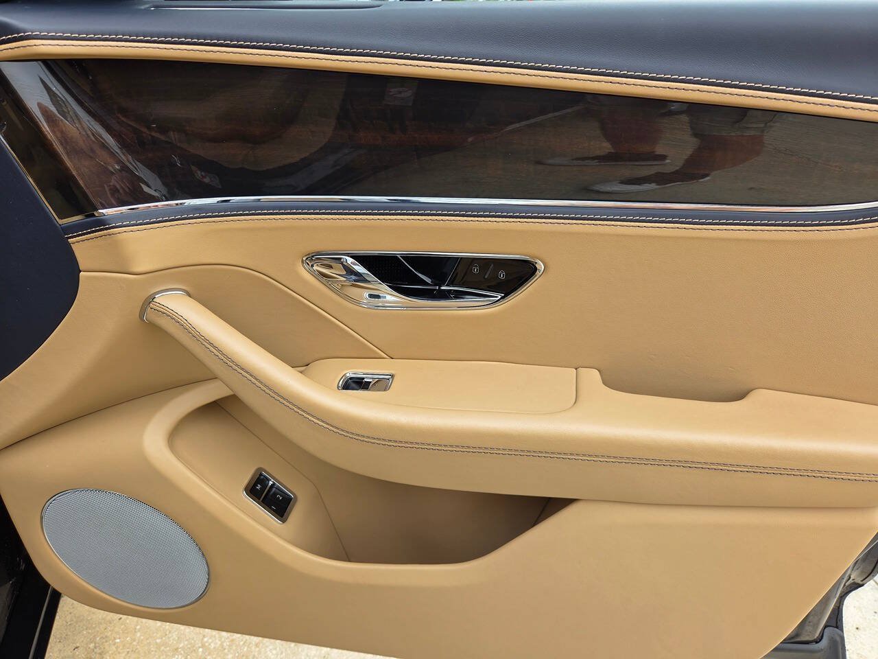 Used 2021 Bentley Flying Spur V8 AWD/4WD image 9