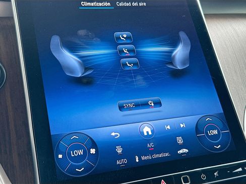 Used 2025 Mercedes-Benz GLC 300 4MATIC image 15