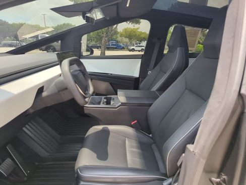 Used 2024 Tesla Cybertruck AWD Crew Cab image 17