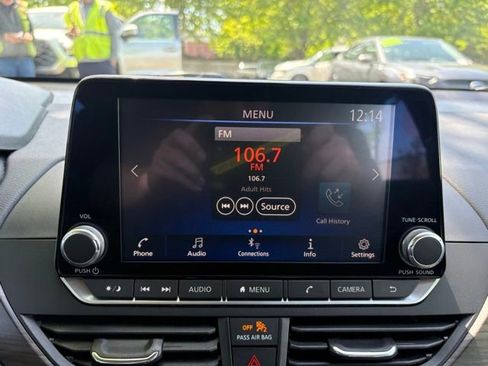 Used 2024 Nissan Altima 2.5 SV FWD image 19