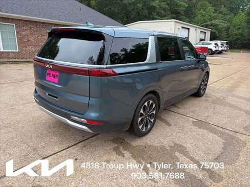 Used 2024 Kia Carnival EX FWD image 11