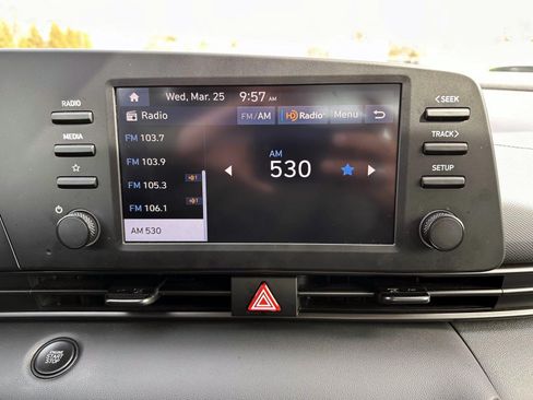 Used 2025 Hyundai Elantra Sport FWD image 21