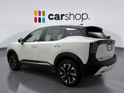 Used 2025 Nissan Kicks SV image 3