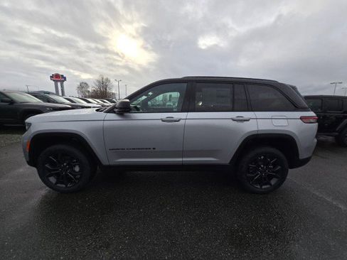 New 2025 Jeep Grand Cherokee Limited image 6